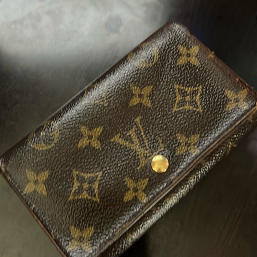 Lv vintage wallet
